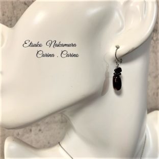 変形ガーネット＆さざれ石2粒ガーネットピアス・イヤリング