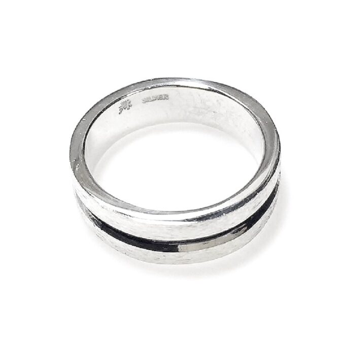 シルバー水平線平打リング寝かせた状態