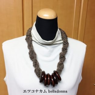 秋冬限定　ブラウンのウール100%ニットネックレス