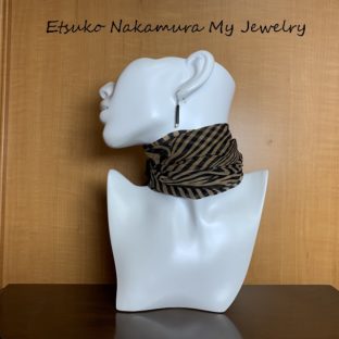 黒珊瑚と水晶ロングピアス