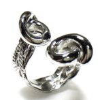 シルバーフリーサイズリング立たせ伏せた状態