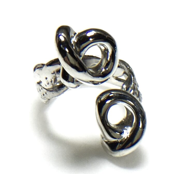 シルバーフリーサイズリング寝かせた状態