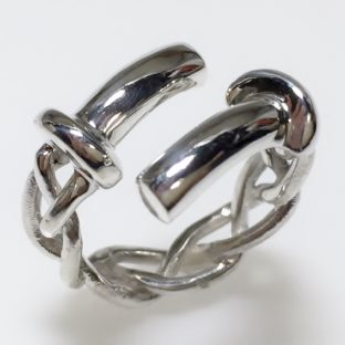 並行するシャープなラインのシルバーフリーサイズリングFR18