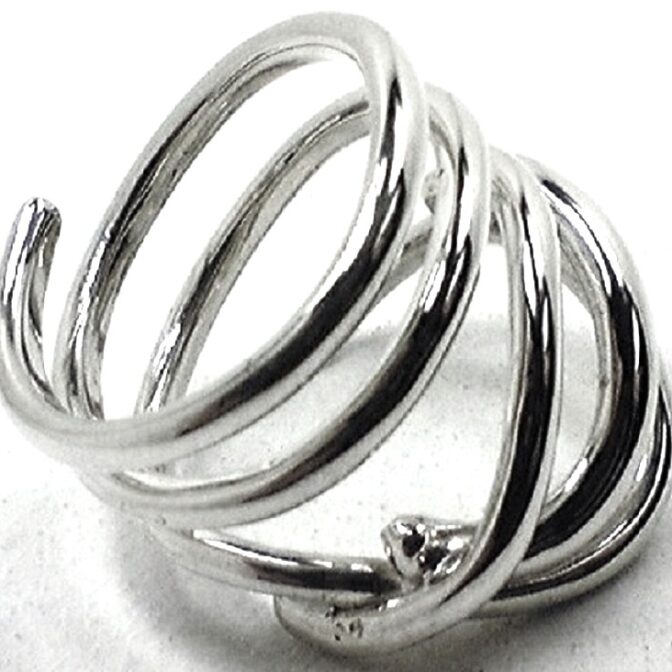 シルバーフリーサイズリング寝かせた状態