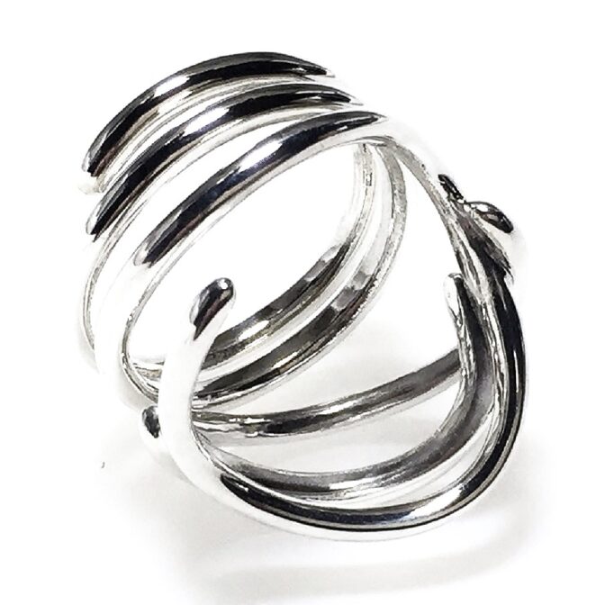 シルバーフリーサイズリング寝かせた状態