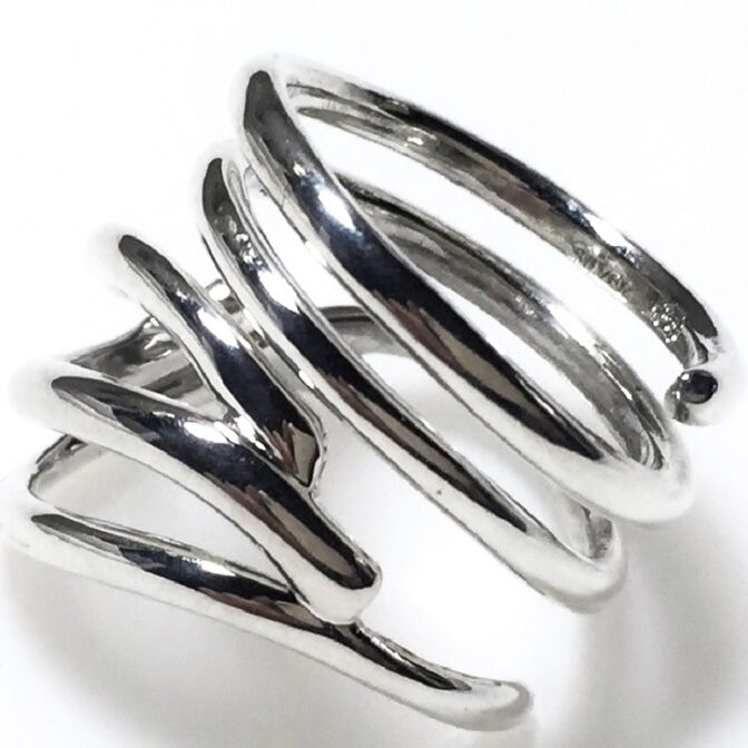 シルバーフリーサイズリング寝かせた状態