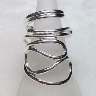 大振りなのに繊細な シルバーフリーサイズリング FR57