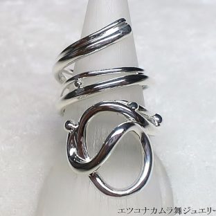 迫力あるシンプルさの　シルバーフリーサイズリングFR62
