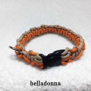 オレンジとうすいモカのマクラメ編み首輪