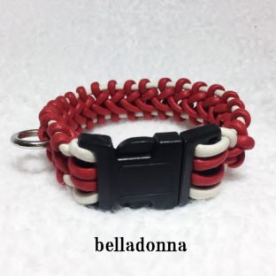 綿ロープ赤とアイボリーのマクラメ編み首輪