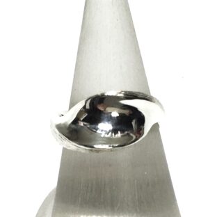 流れるラインが主役 シルバーデザインリング JE7