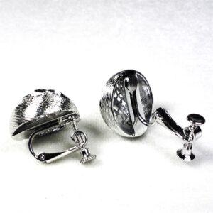 untitled | エツコナカムラ・アクセサリーブランド|舞ジュエリー シルバーイヤリングネジバネの様子