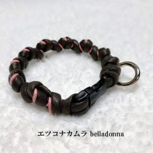 綿ロープこげ茶とピンクのマクラメ編みの犬首輪