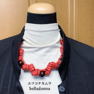 綿ロープ赤のマクラメ編みネックチョーカーウッドビーズ付き