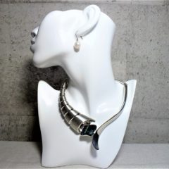 大人だからこなせる、チョーカー