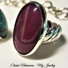 仕事には常に赤を意識したコーデを一つ