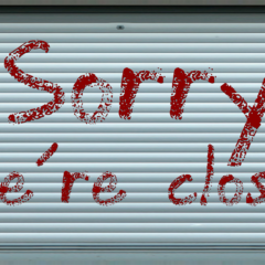 シャッターが閉まりさびしい御徒町