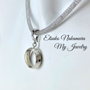 [朗報]ダイヤ入り迷子札が飼い主さんとお揃いで、シルバーペンダントトップとして販売始まる