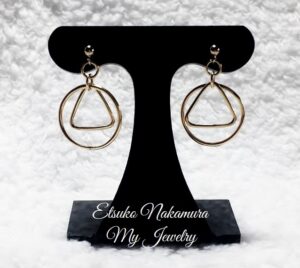 [コロナ禍コーデにこだわる気力薄れていませんか？]小さなジュエリー大きな力