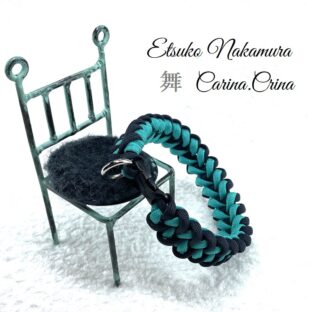 [公式]パラコードマクラメ編みNo29中、小型犬首輪ネイビーとオーキッドブルー