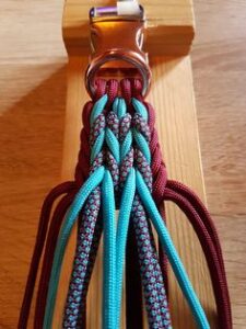 [アクセサリーや犬首輪のマクラメ編みって一体何？] マクラメ編み、パラコード編み、何が違う？