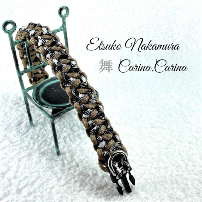 [公式]パラコードマクラメ編みNo52 茶と白＆黒の犬首輪