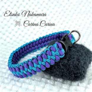 [公式]パラコードマクラメ編みNo56 ターコイズブルーとディープ・パープルの犬首輪