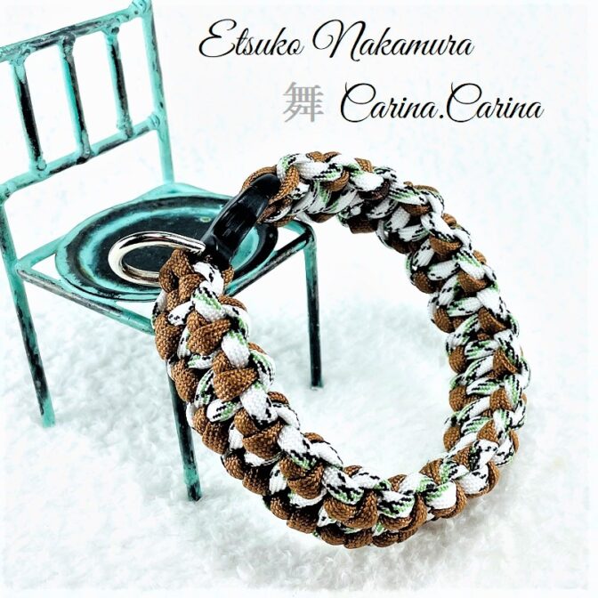 [公式]パラコードマクラメ編みNo53 茶と白＆黒の犬首輪