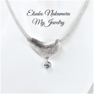 [ダイヤモンドVSジルコニア] 安いダイヤより、ジルコニアのほうがきれいってご存知？