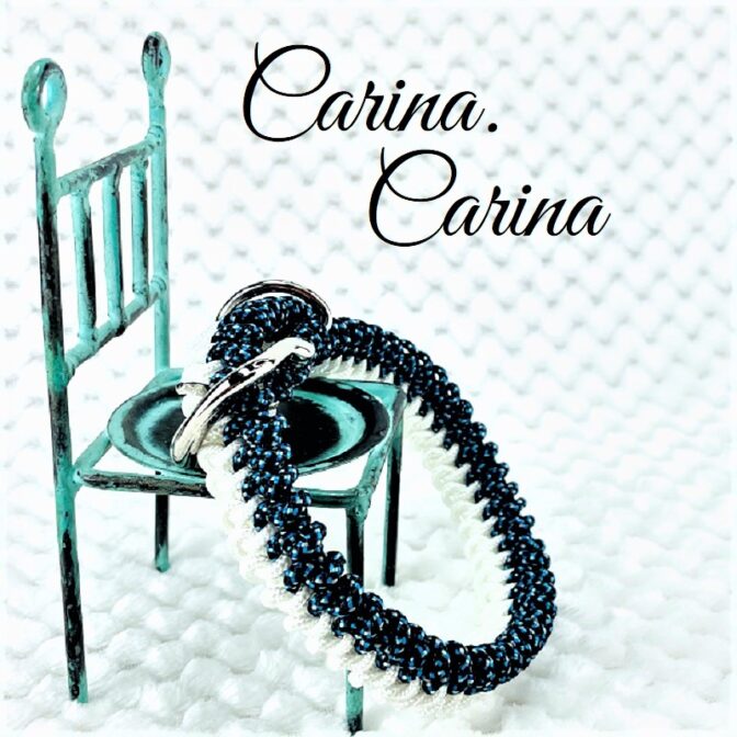 [公式]パラコードマクラメ編みNo74 白とまだら紺色の犬首輪