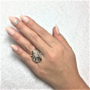 [地金相場、変わらず高値] タイヤのホイールも狙われる？