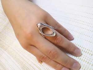 [地金相場、変わらず高値] タイヤのホイールも狙われる？