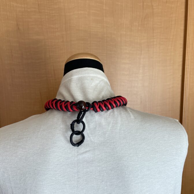 綿100%ロー引きロープNo100　赤と黒のマクラメ編みネック＆チョーカー