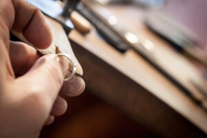 [コロナとジュエリーの関係が無視できない] ジュエリー修理1年半もお待ち頂いています