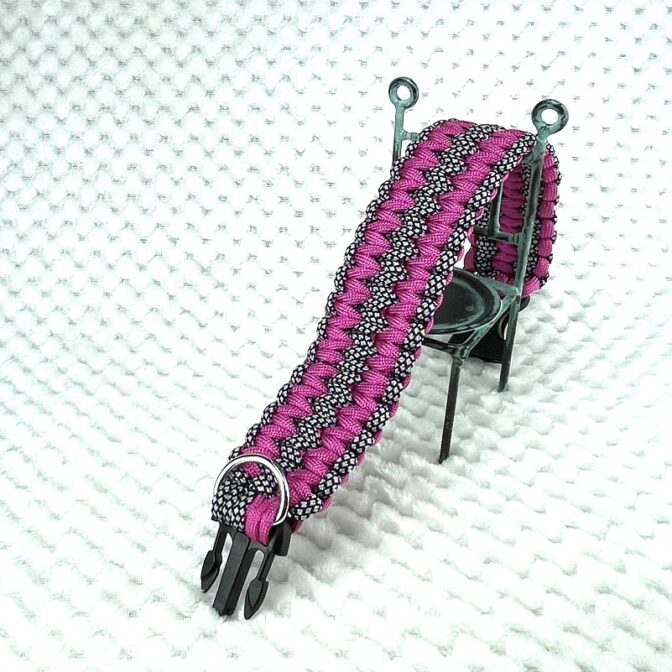 [公式]パラコード＃57No82マクラメ編みローズとまだら色大、中型犬用首輪