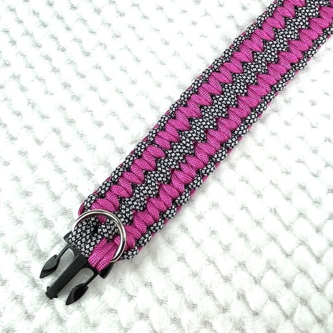 [公式]パラコード＃57No82マクラメ編みローズとまだら色大、中型犬用首輪