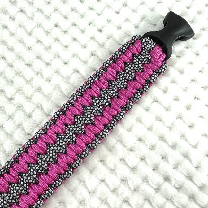 [公式]パラコード＃57No82マクラメ編みローズとまだら色大、中型犬用首輪