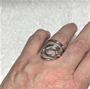 [まだまだコロナ]マスク使用で、今後のジュエリーが好まれるアイテムは？