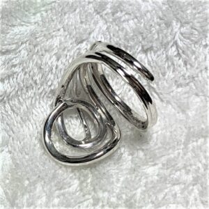 [まだまだコロナ]マスク使用で、今後のジュエリーが好まれるアイテムは？