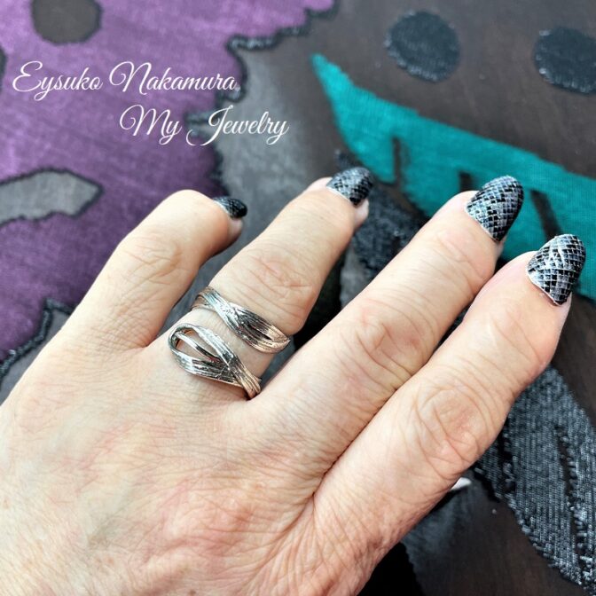 シルバーフリーサイズリング控えめな膨らみとデザインFR75