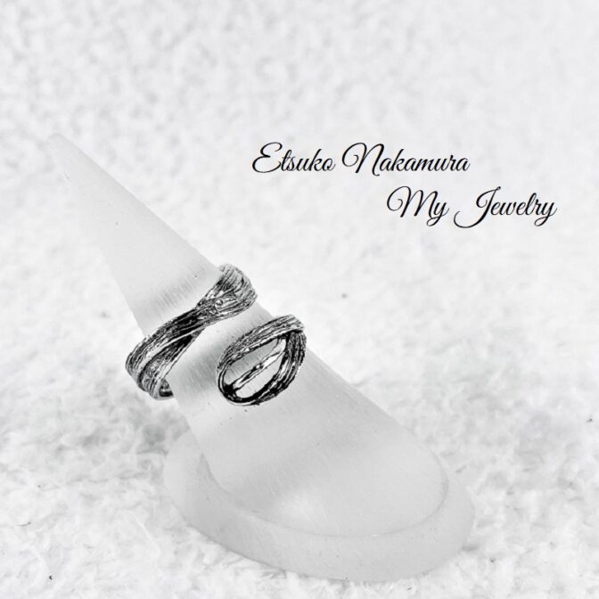 シルバーフリーサイズリング控えめな膨らみとデザインFR75