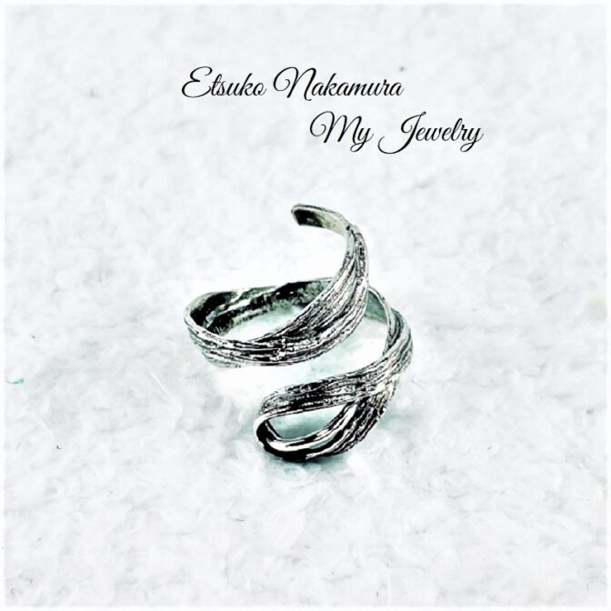 シルバーフリーサイズリング控えめな膨らみとデザインFR75