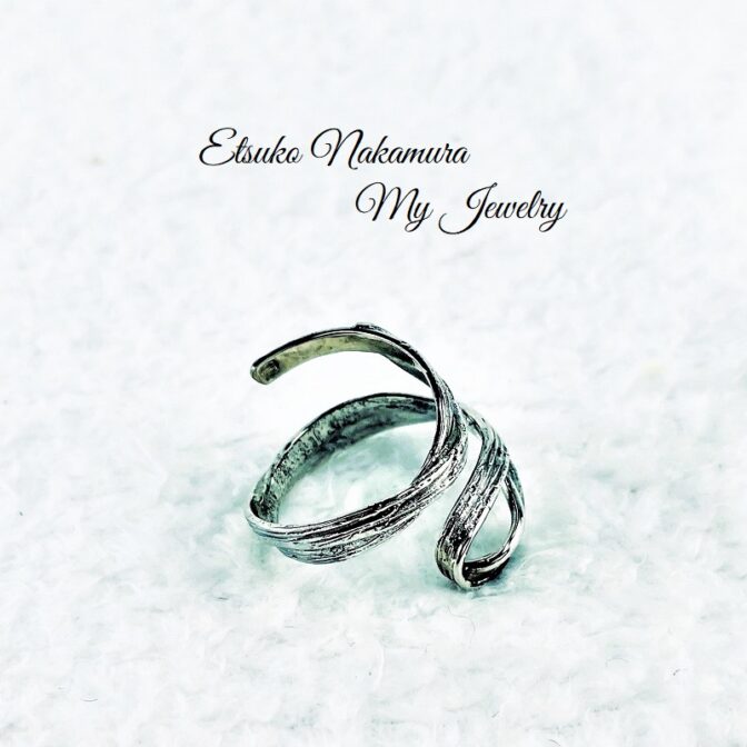 シルバーフリーサイズリング控えめな膨らみとデザインFR75