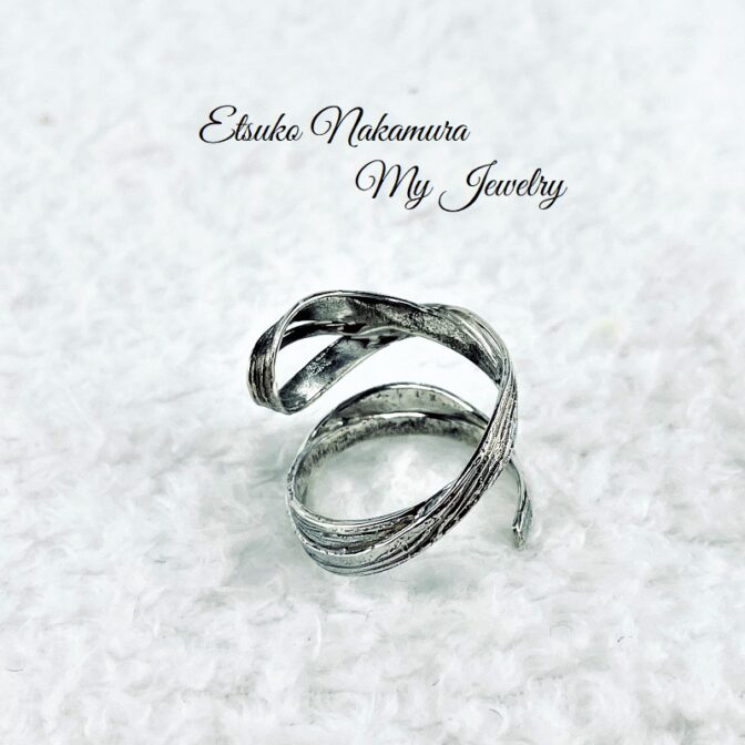 シルバーフリーサイズリング控えめな膨らみとデザインFR75