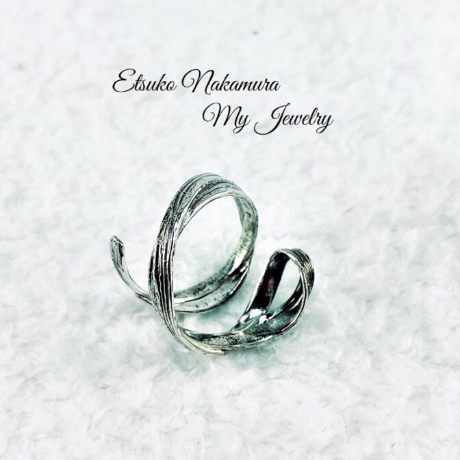 シルバーフリーサイズリング控えめな膨らみとデザインFR75