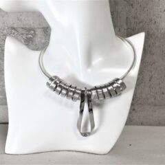 [大人のシルバー]主役はデザイン、パールは脇役