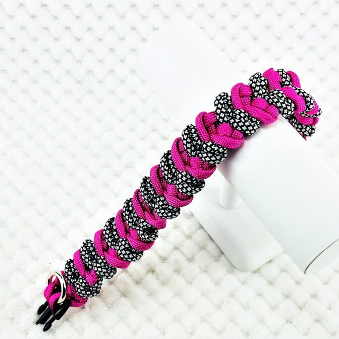 [公式]パラコード＃125No155マクラメ編み白黒ダイヤ柄とローズの小型犬首輪