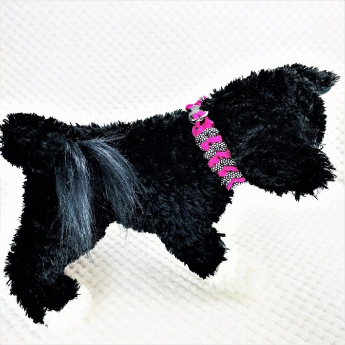 [公式]パラコード＃125No155マクラメ編み白黒ダイヤ柄とローズの小型犬首輪