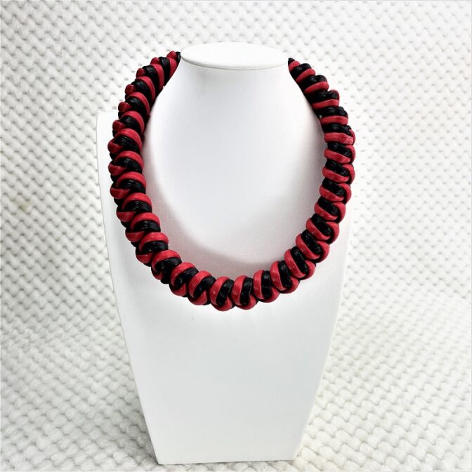 [公式]綿100％ロープでマクラメ編み45ｃｍネック＆チョーカー赤と黒