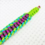 [公式]パラコードマクラメ編み＃136No166 ライトグリーン、オーキッドブルー、ローズ、白黒ダイヤ柄の中型・大型犬首